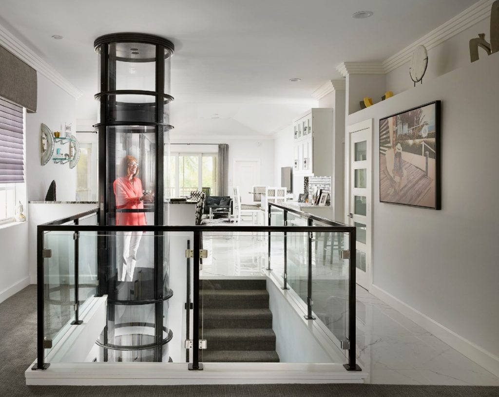 ejemplo de ascensor residencial con persona dentro gal ascensores chile